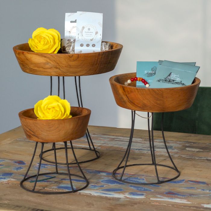 Set aus 3 erhöhten Teakschalen